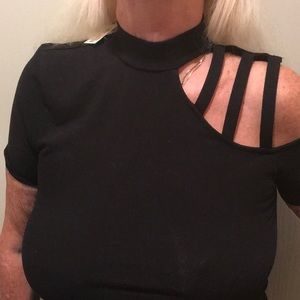 TOP BY EXPRESS ONE ELEVEN CUT OUT&COLD SHOULDER SM